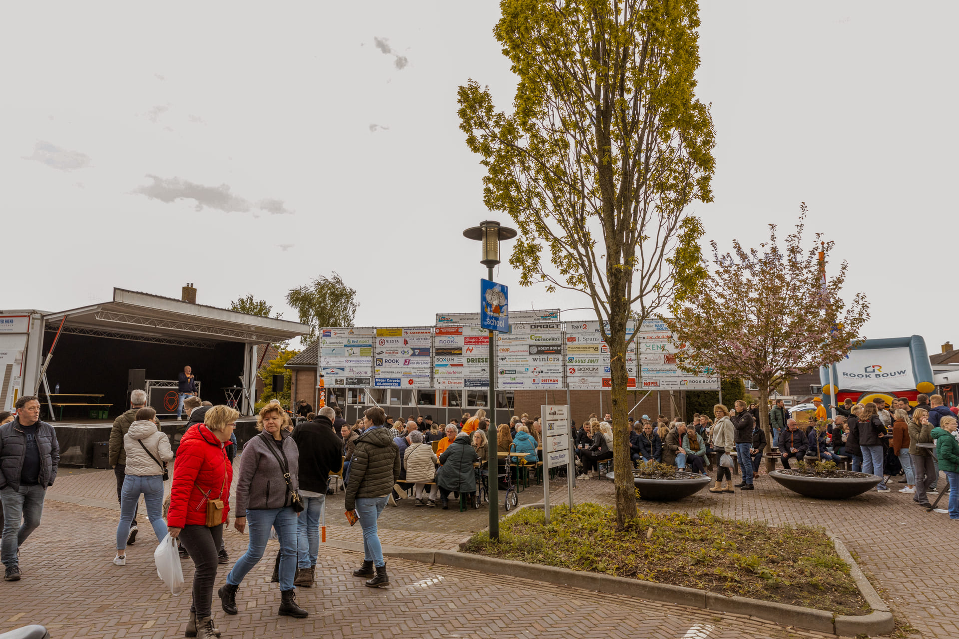 Sfeerbeeld Kloostermarkt Muziekpodium Overzicht